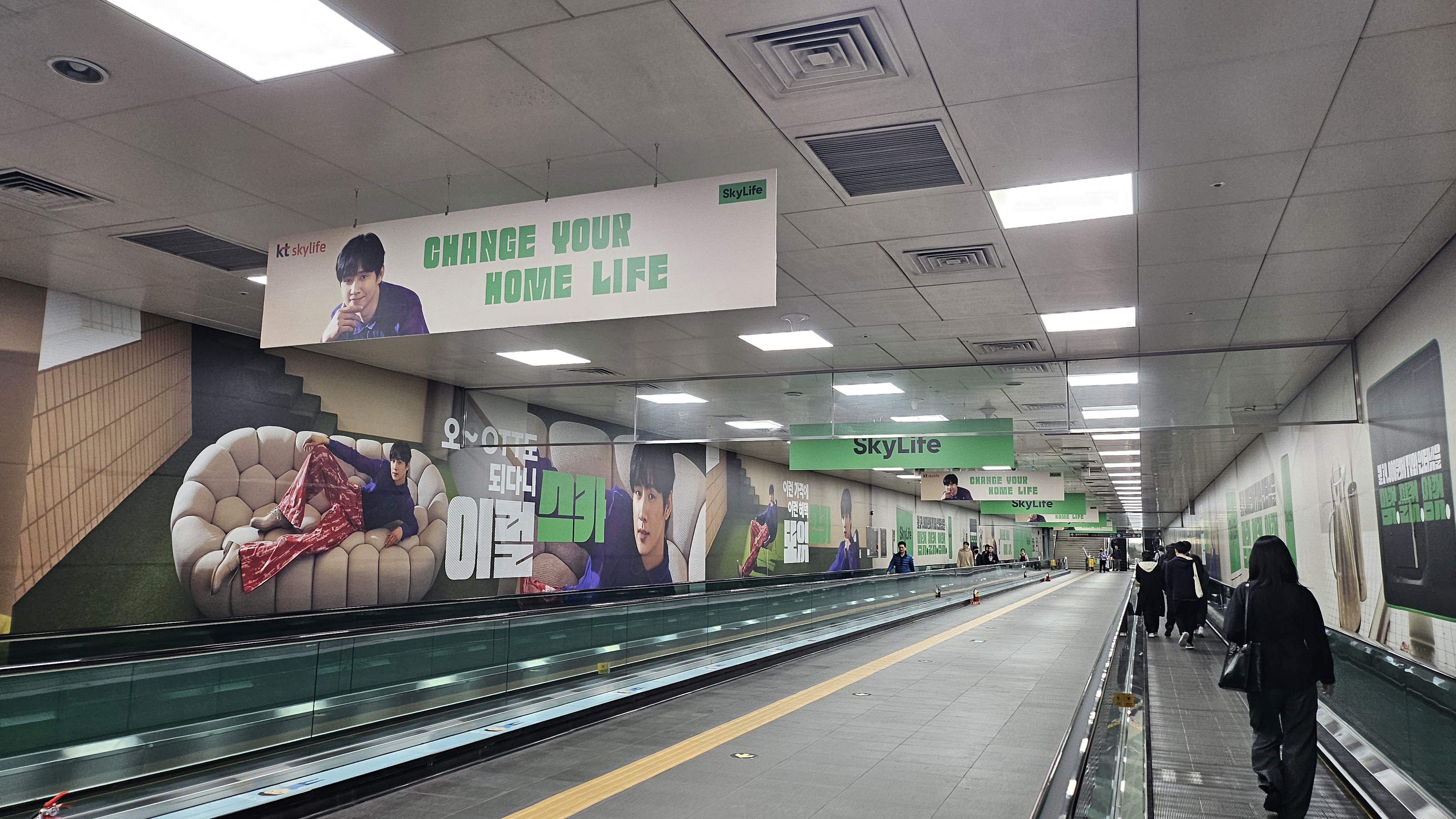 디지털미디어시티역_벽면_광고_현장_이미지.jpg